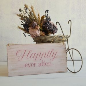 Tablita decorativa pictata manual- Happily ever after..