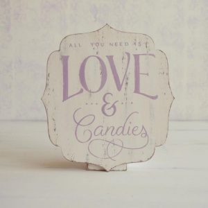 Tabllita decorativa pictata manual-Love & Candies