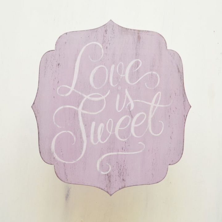 Tablita decorativa pictata manual- Love is sweet!