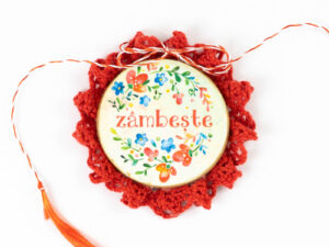 Broșă-mărțișor - Broțișor - Zâmbește... din nou