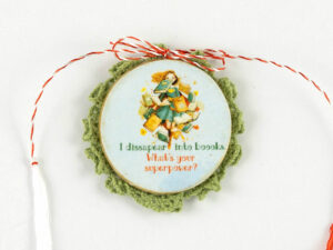 Broșă-mărțișor - Broțișor - Book superhero